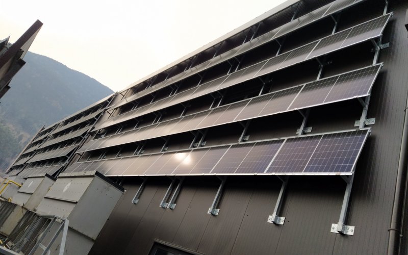Photovoltaikanlage an der Fassade