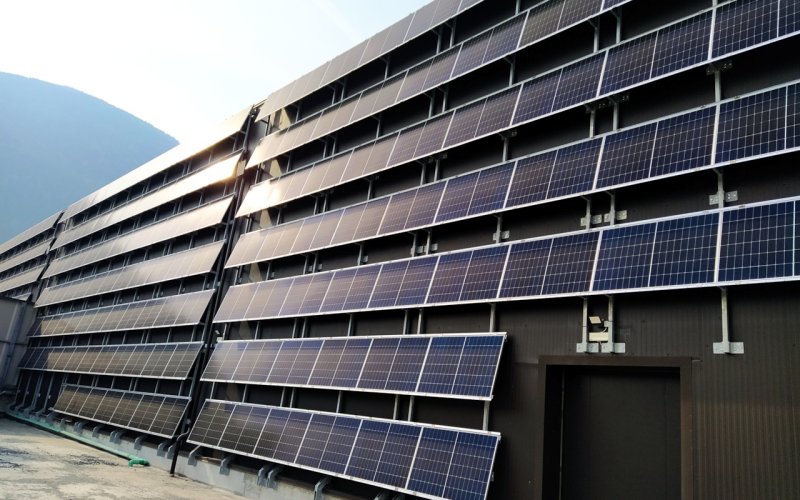 Photovoltaikanlage an der Fassade