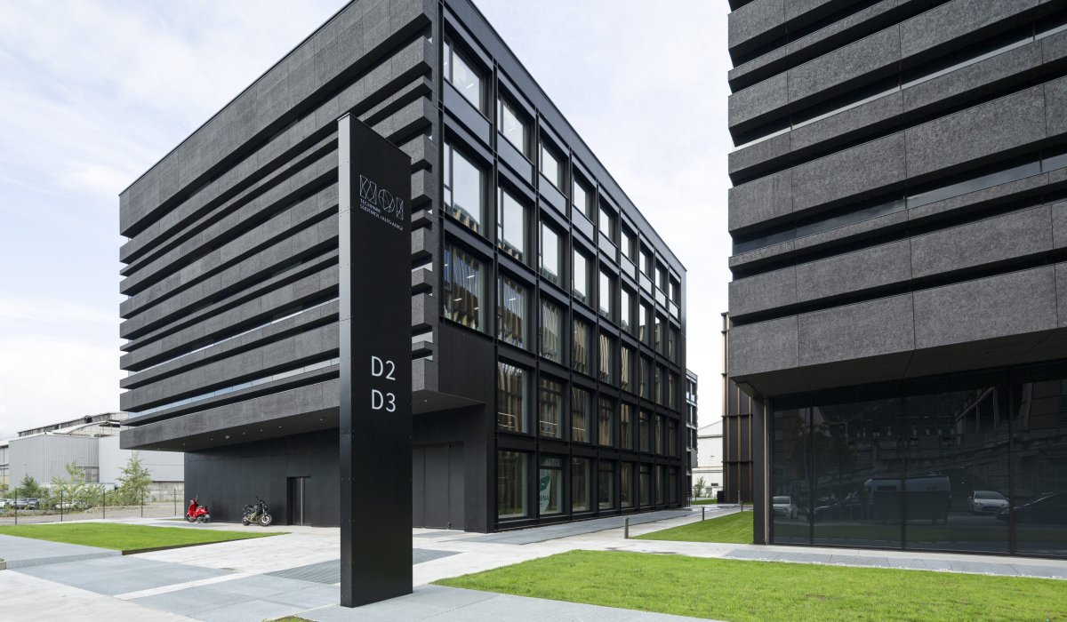 Nuovo identificando, esplorando ed implementando nuove strade e tecnologie